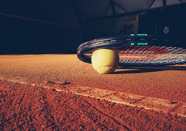 Rakieta do tenisa na start – te parametry są najważniejsze!